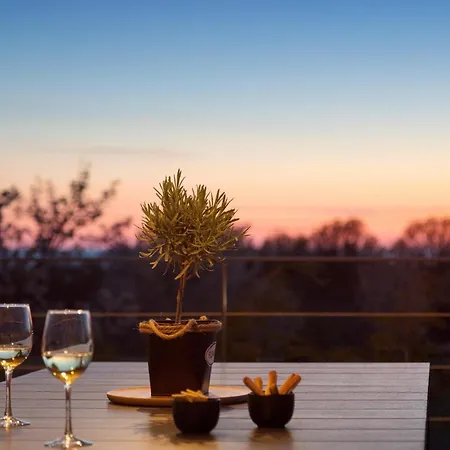 Semesterbostad S 2 Spavace Sobe *