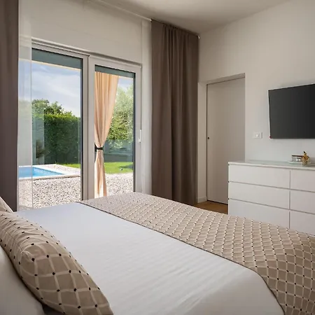 Semesterbostad S 2 Spavace Sobe