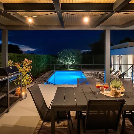 Semesterbostad S 2 Spavace Sobe *