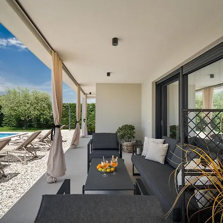 Semesterbostad S 2 Spavace Sobe *